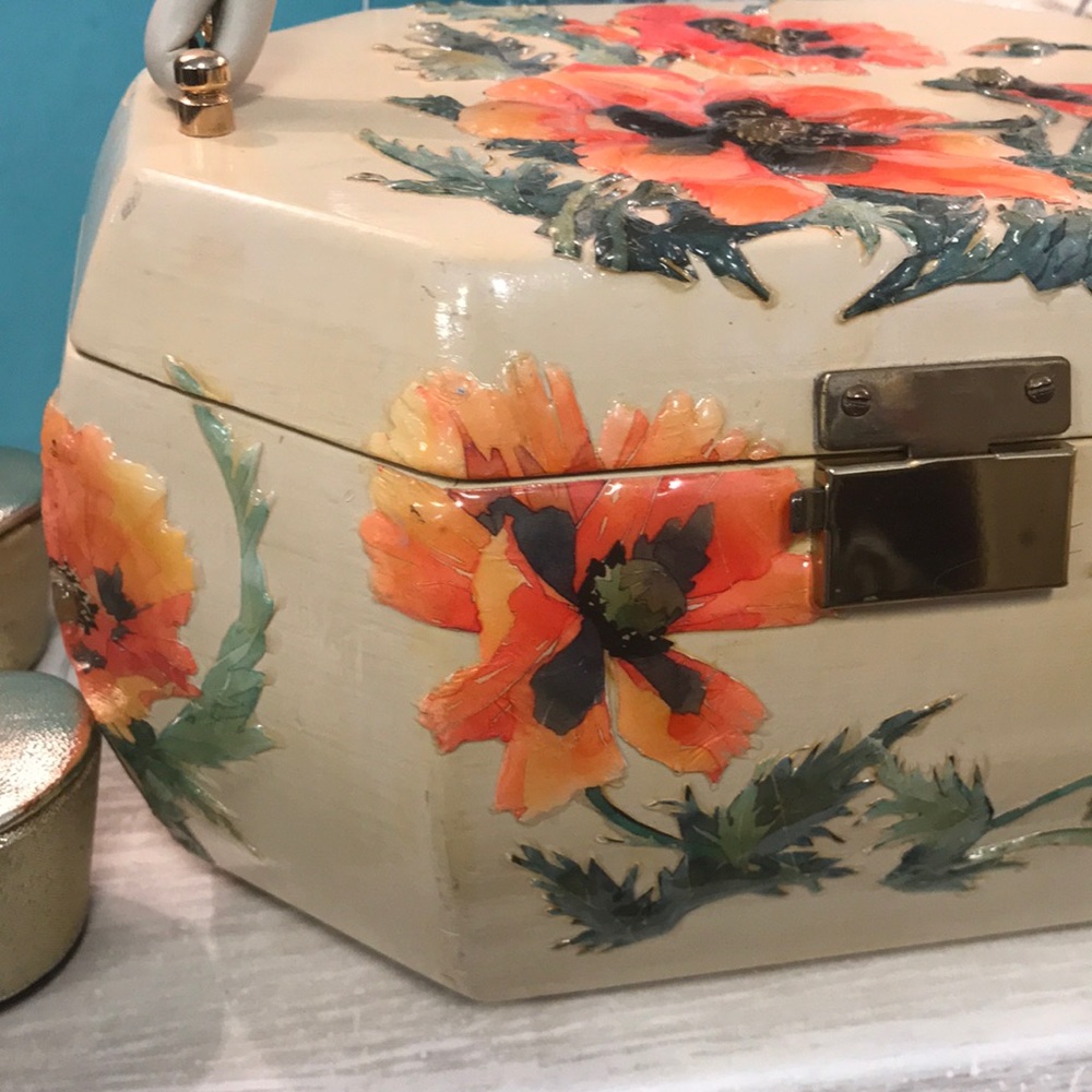 INQUIRE Vintage Carved Wood poppy Purse - Picture 2 of 8